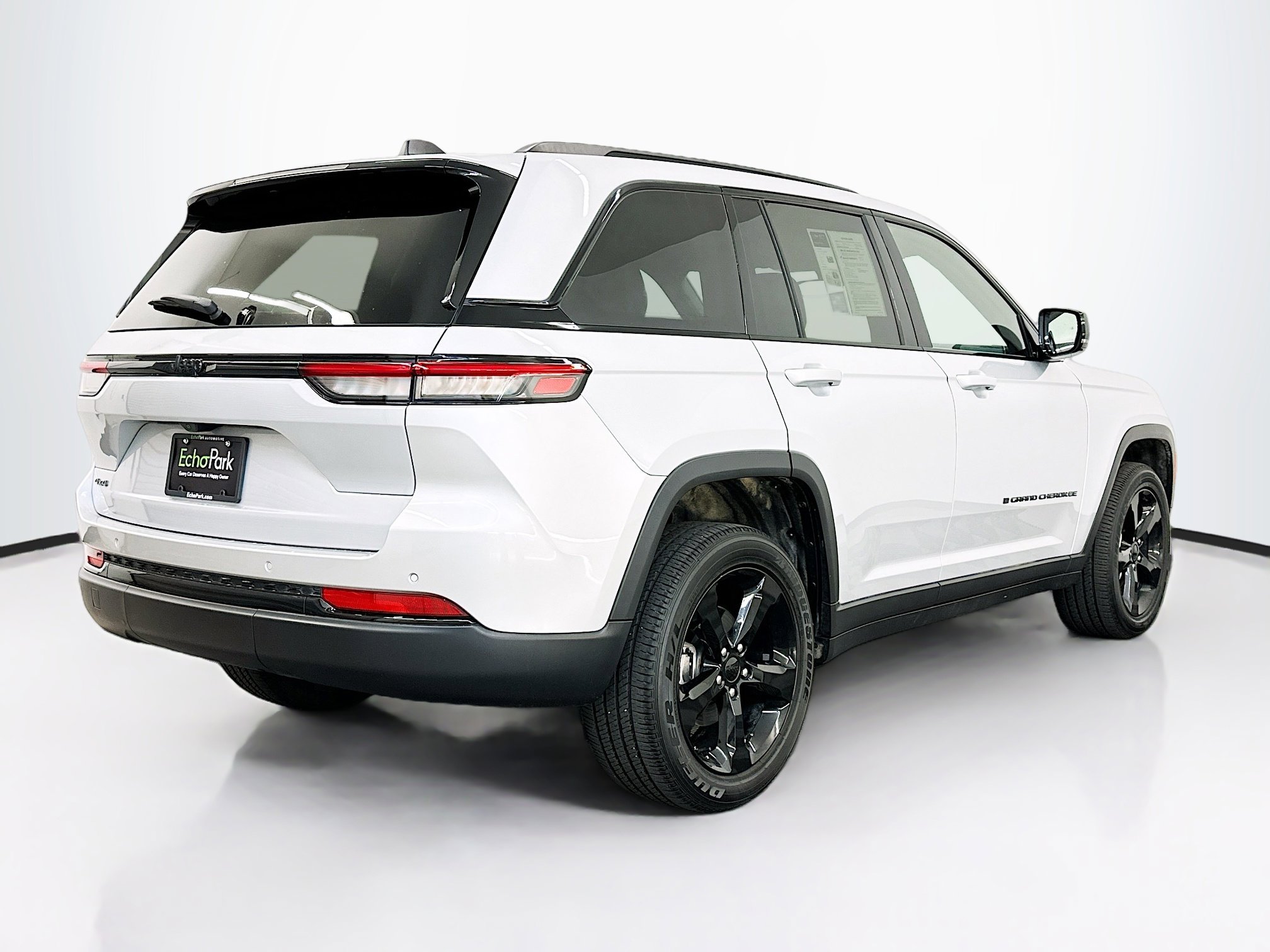 Used 2023 Jeep Grand Cherokee Altitude image 9