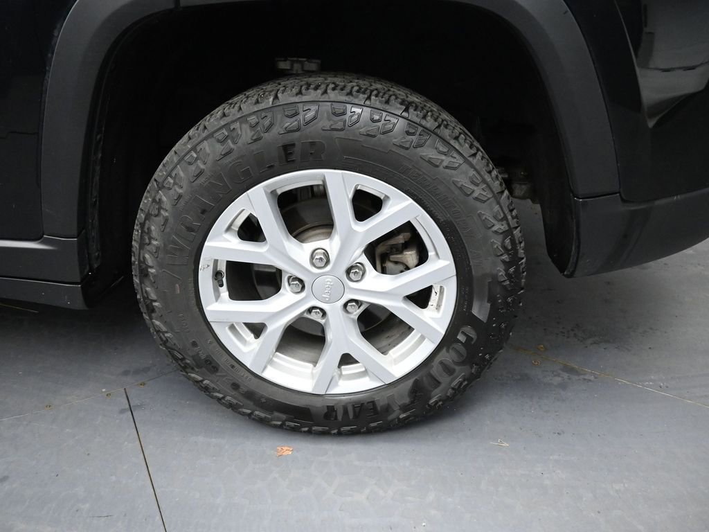 Used 2023 Jeep Grand Cherokee Limited AWD/4WD image 15
