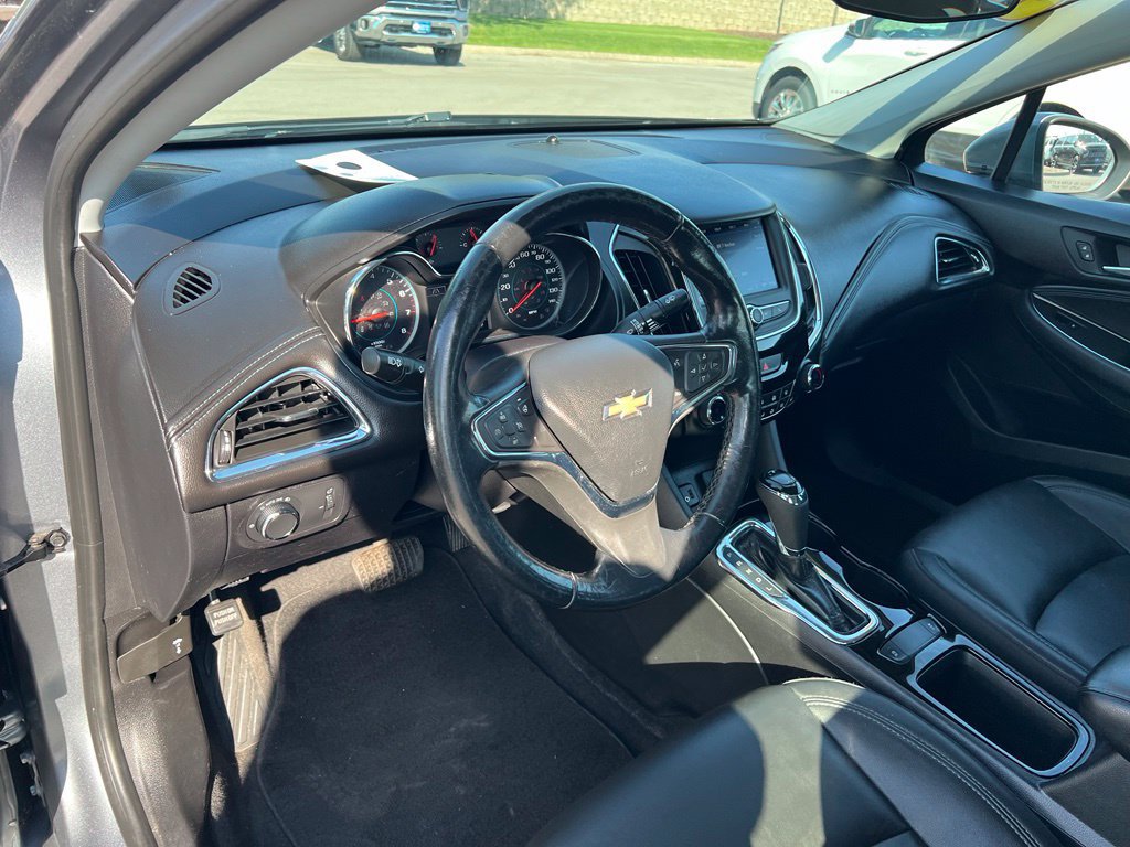 Used 2019 Chevrolet Cruze Premier FWD image 17