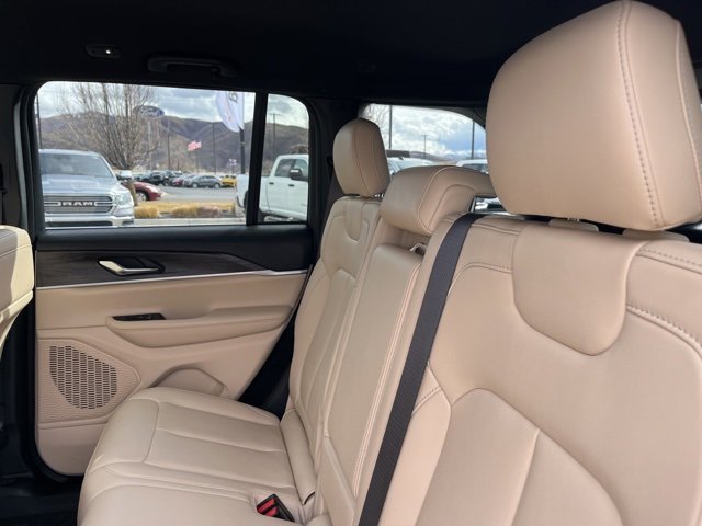 Used 2024 Jeep Grand Cherokee Limited image 18