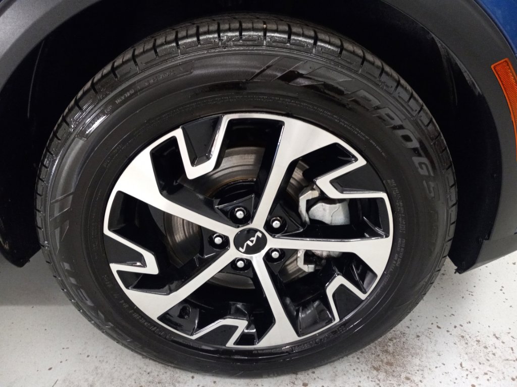 Used 2023 Kia Sportage EX FWD image 4