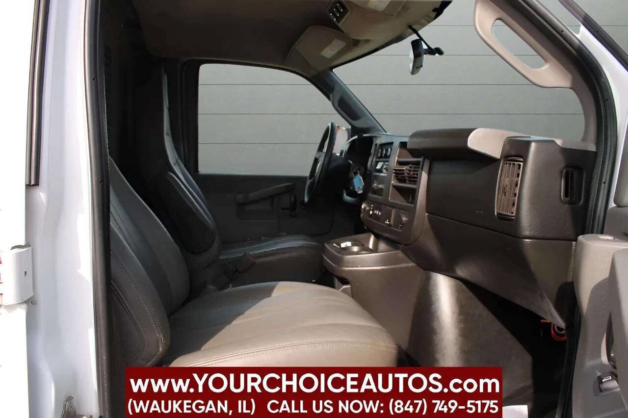 Used 2018 GMC Savana 3500 w/ Driver Convenience Package image 16