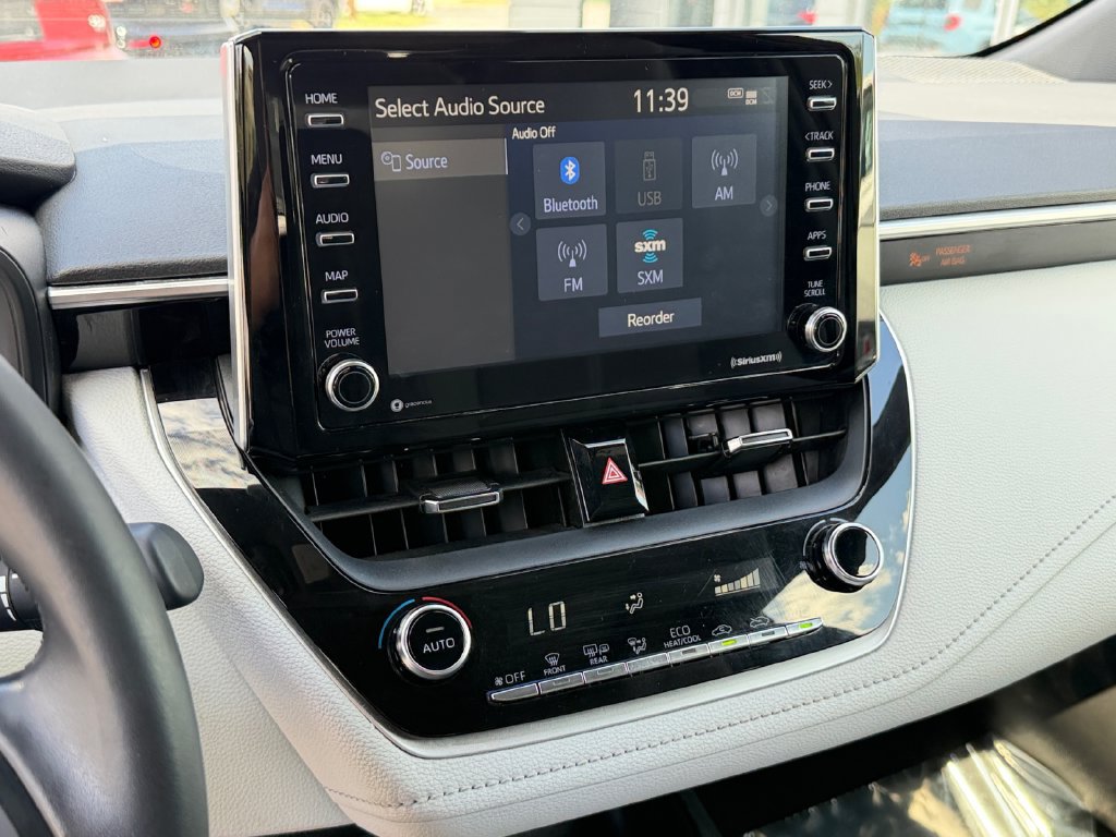 Used 2021 Toyota Corolla SE w/ SE Premium Package FWD image 24