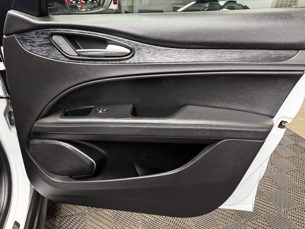Used 2023 Alfa Romeo Stelvio Sprint image 57