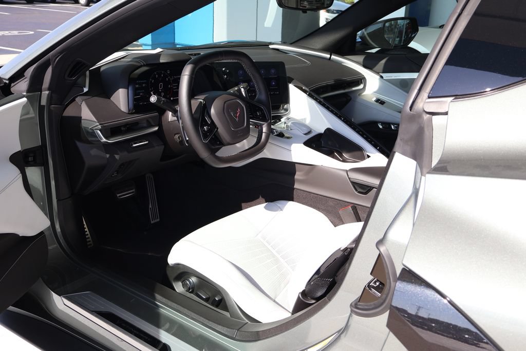 Used 2023 Chevrolet Corvette Stingray Preferred Cpe w/ Z51 Performance Package RWD image 19