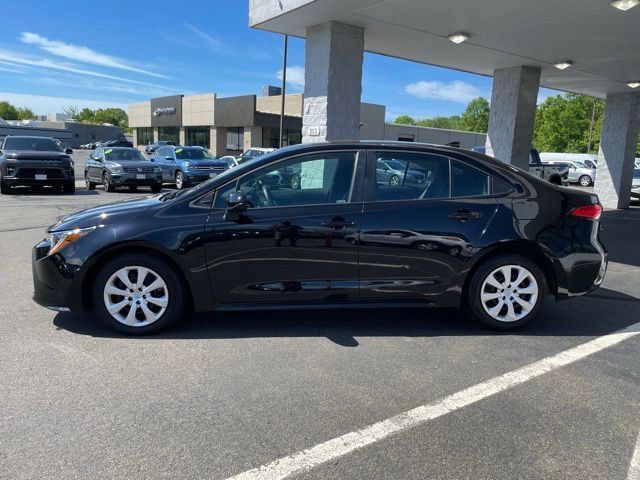 Used 2025 Toyota Corolla LE FWD image 8