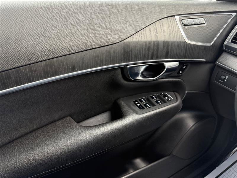 Used 2020 Volvo XC90 T6 Momentum w/ Protection Package image 27