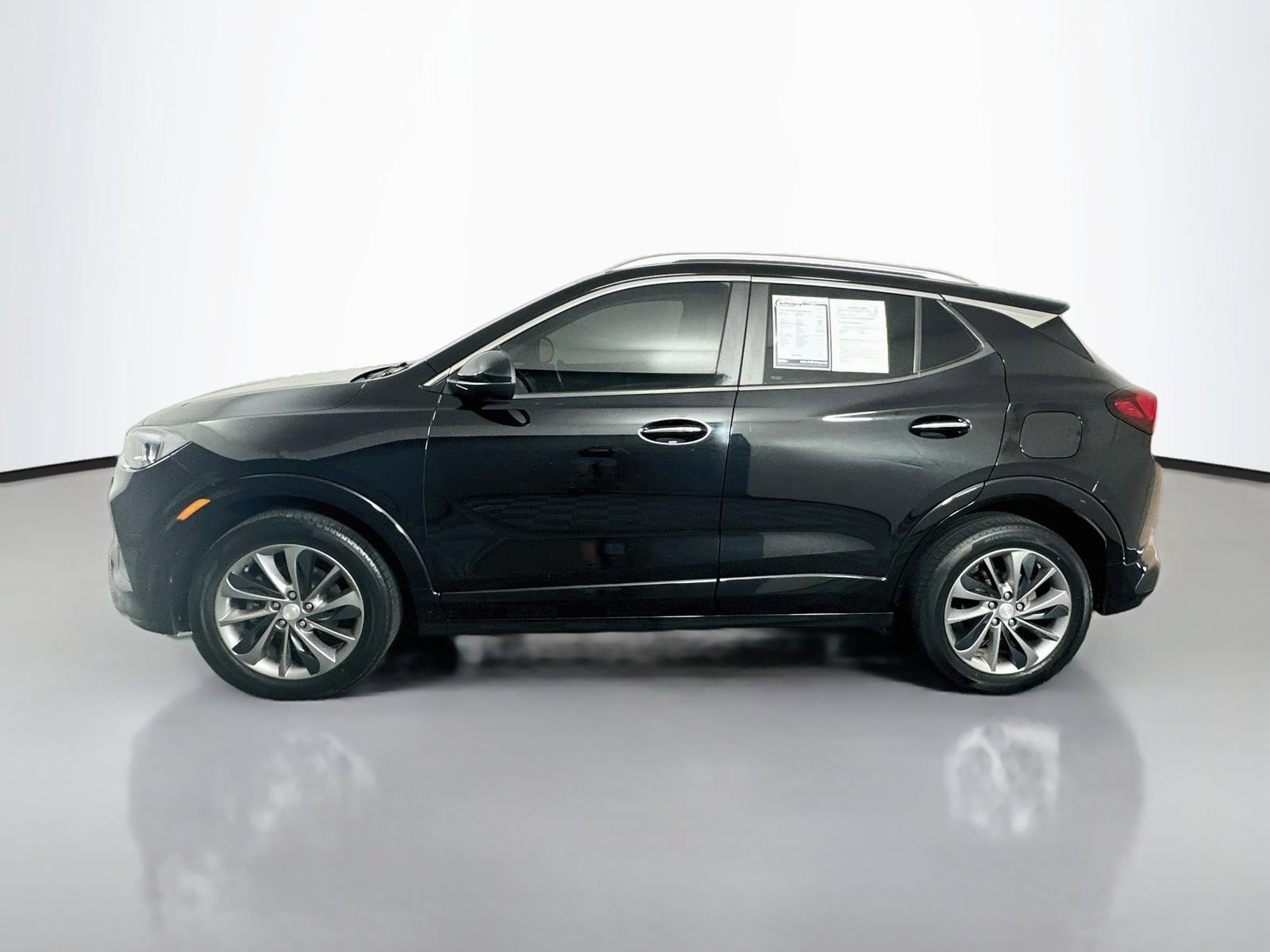 Used 2021 Buick Encore GX Preferred w/ Sport Touring Package FWD image 4
