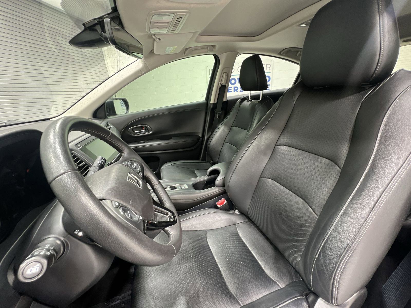 Used 2021 Honda HR-V Touring image 11