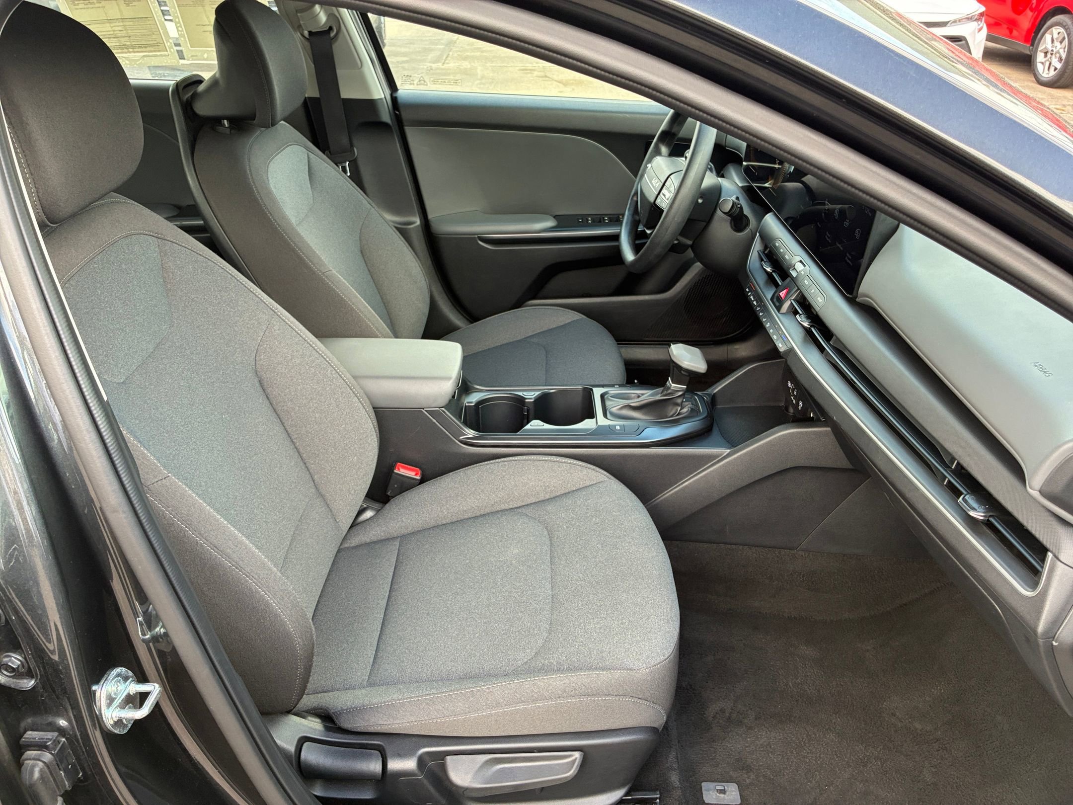 Used 2025 Kia K4 LXS image 29