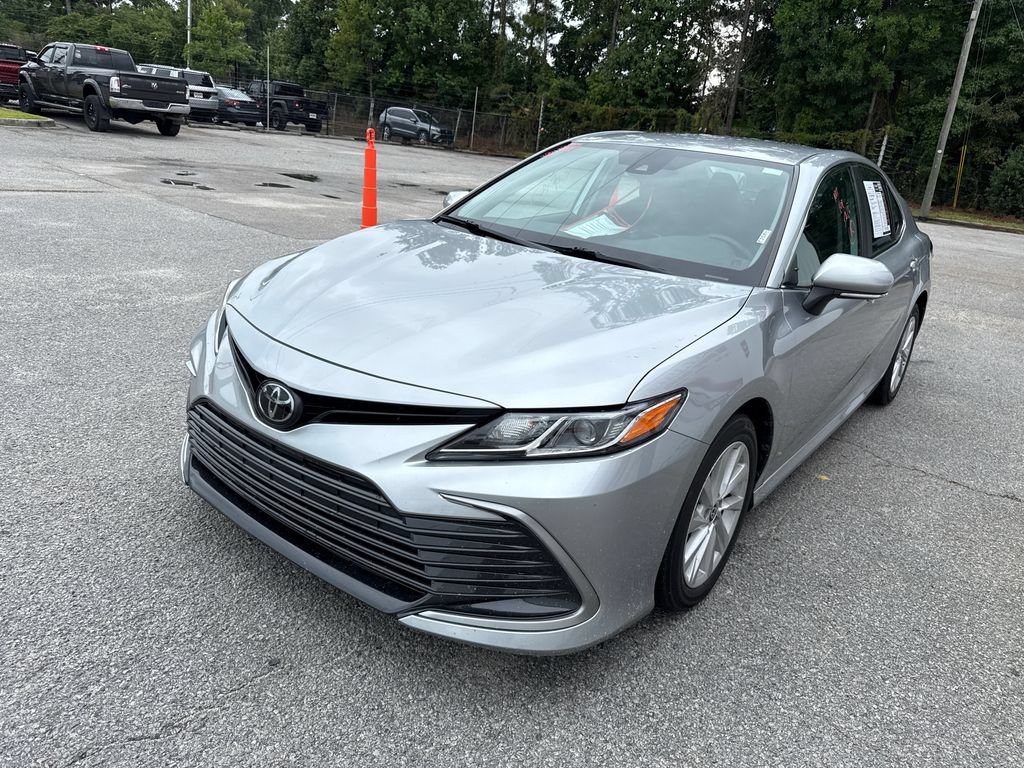 Used 2022 Toyota Camry LE w/ Convenience Package FWD image 4