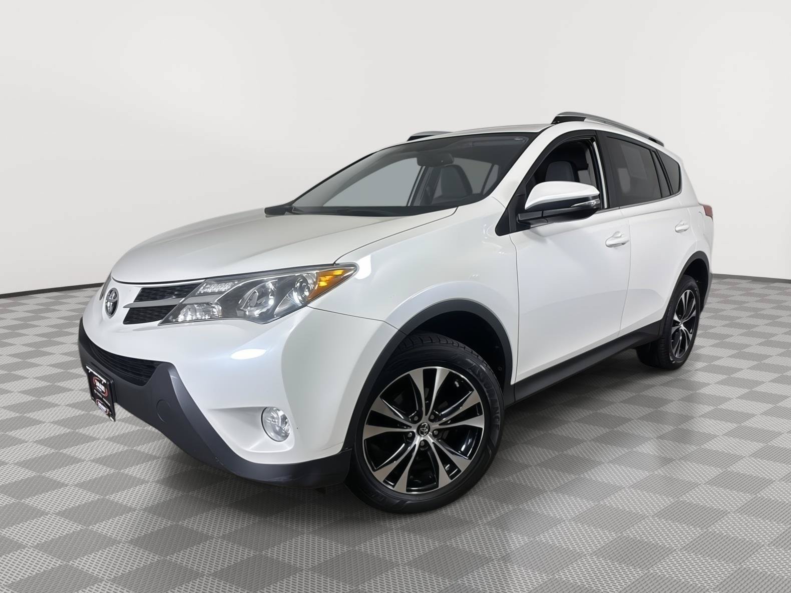 Used 2015 Toyota RAV4 Limited AWD/4WD image 1