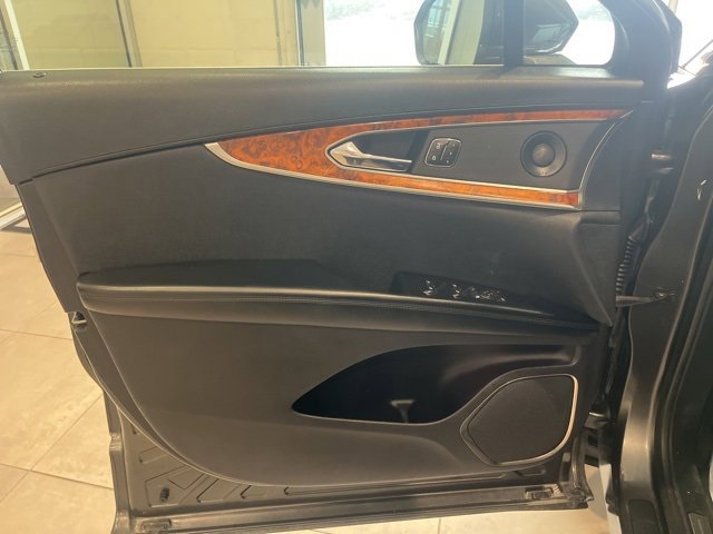 Used 2019 Lincoln Nautilus Reserve image 13