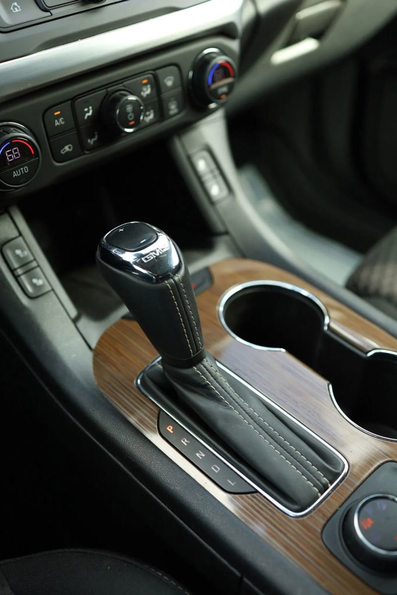 Used 2018 GMC Acadia SLE image 18