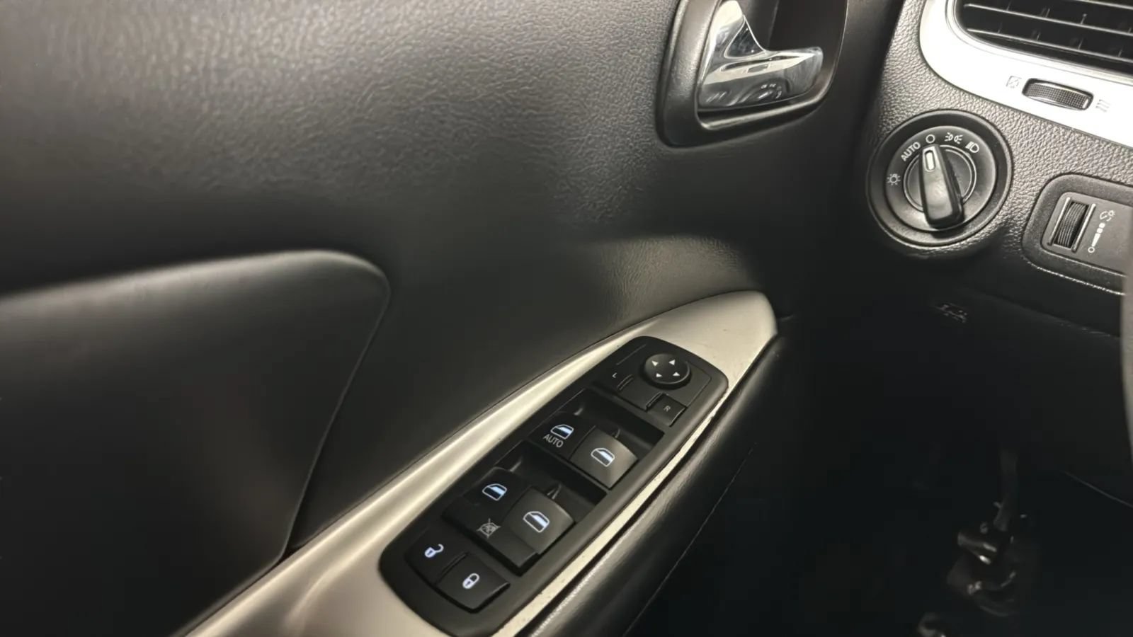 Used 2017 Dodge Journey SE FWD image 16