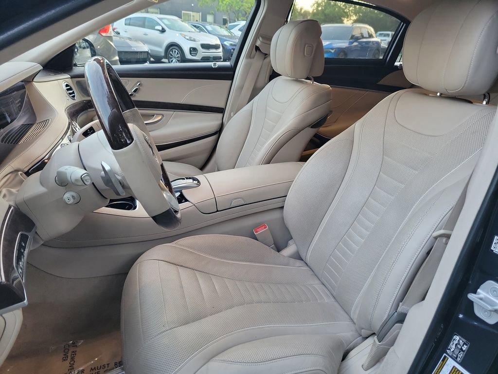 Used 2018 Mercedes-Benz S 560 Sedan image 25