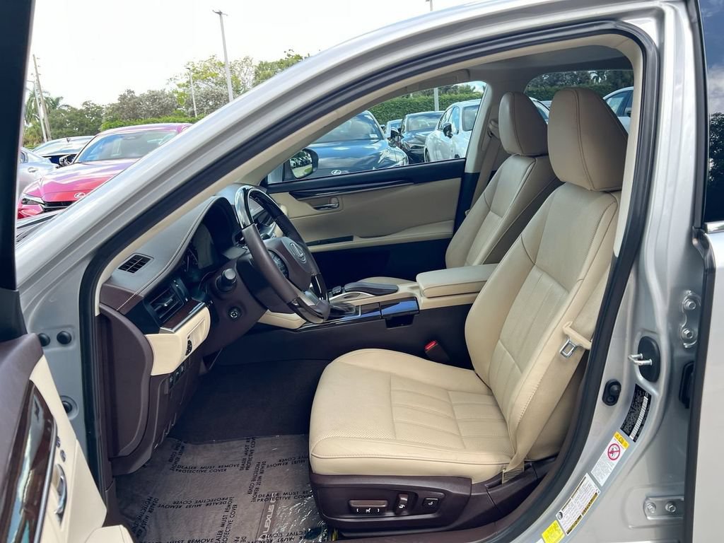 Used 2017 Lexus ES 350 w/ Luxury Package FWD image 12