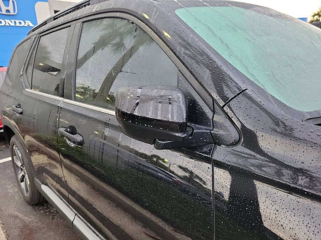 Used 2025 Honda Pilot Elite image 11