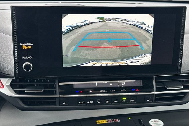 Used 2025 Toyota Sienna XLE image 24