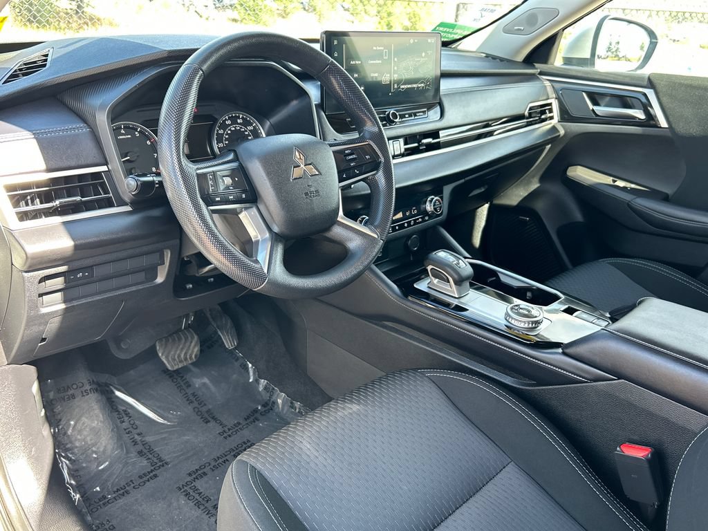 Used 2025 Mitsubishi Outlander ES AWD/4WD image 8