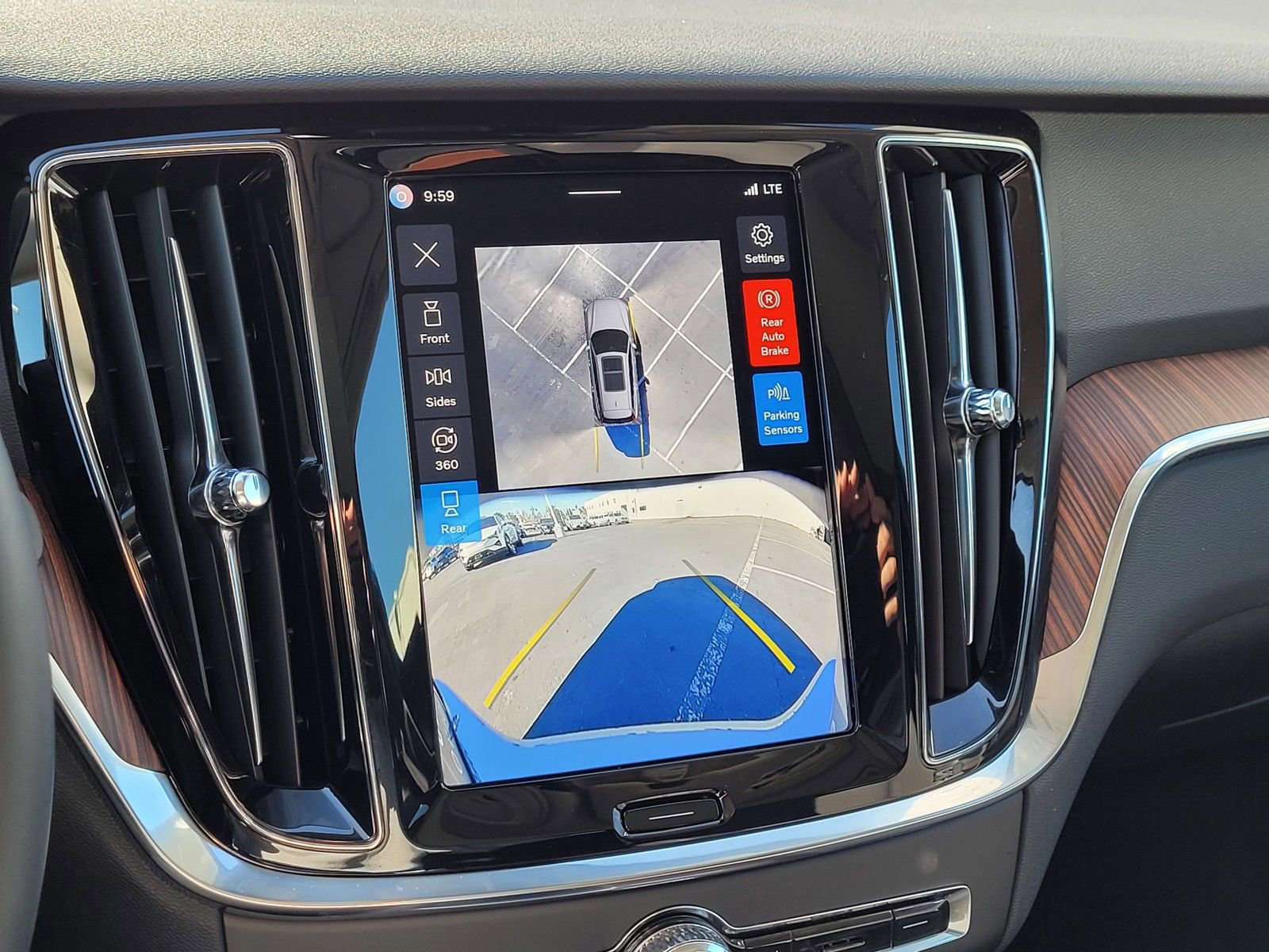 Certified 2025 Volvo V60 B5 Cross Country Plus image 21