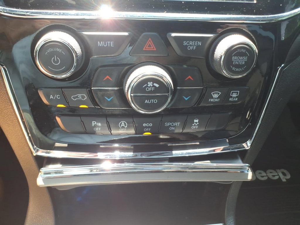 Used 2020 Jeep Grand Cherokee Altitude RWD image 23