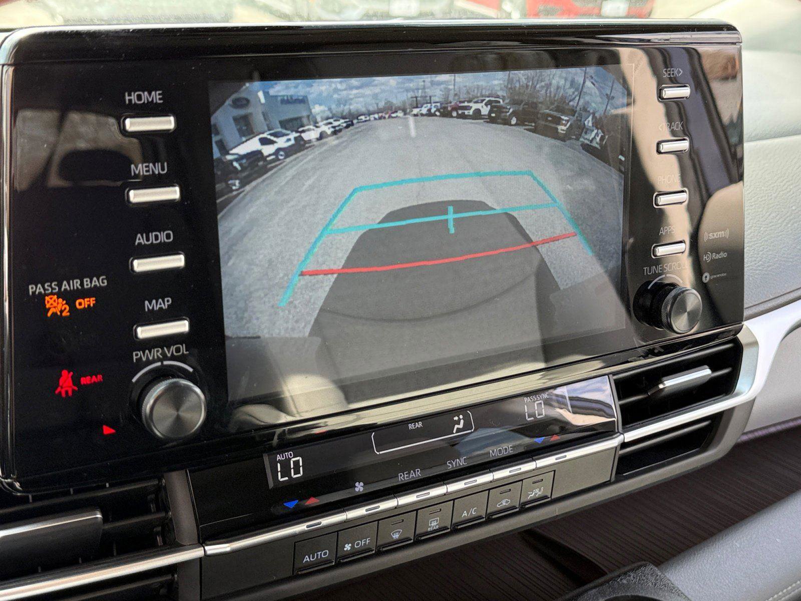 Used 2024 Toyota Sienna LE FWD image 28