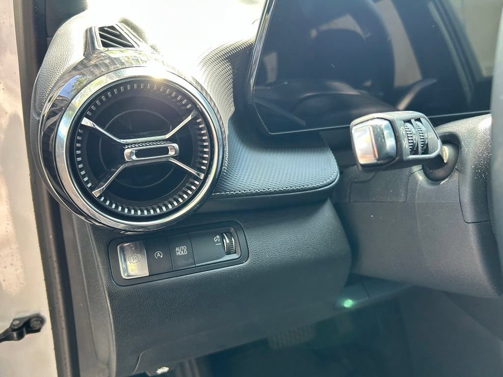 Used 2025 Chevrolet Equinox LT w/ Safety and Technology Package FWD image 17