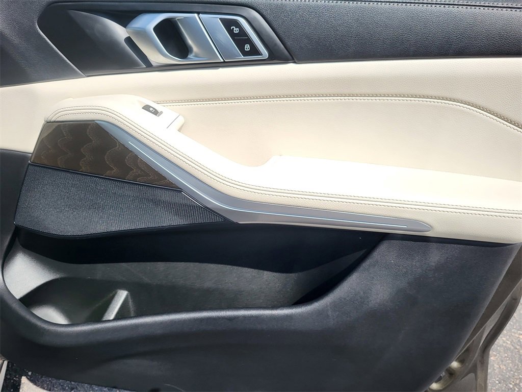 Used 2022 BMW X5 xDrive40i w/ Premium Package image 26