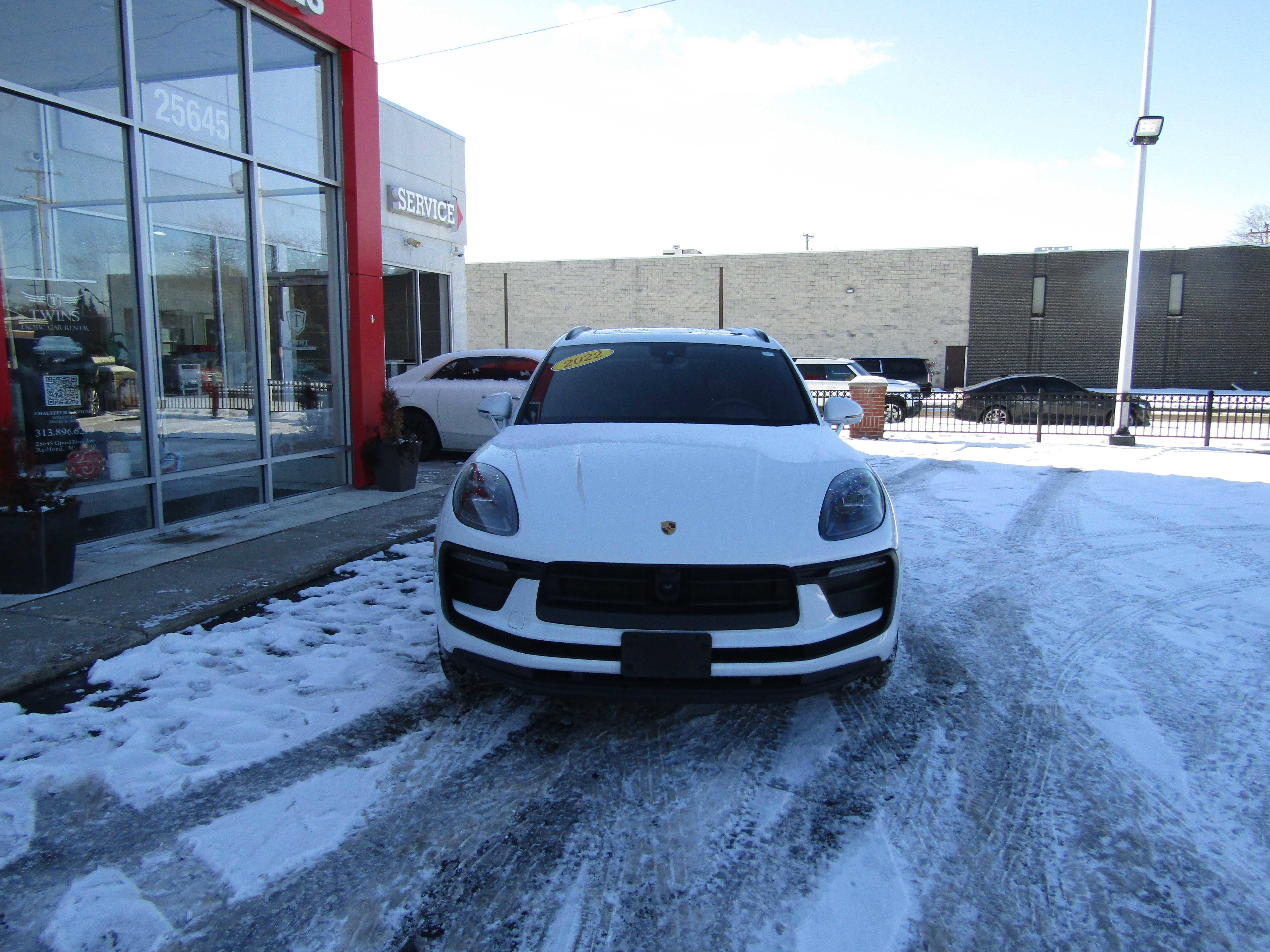 Used 2022 Porsche Macan AWD/4WD image 6