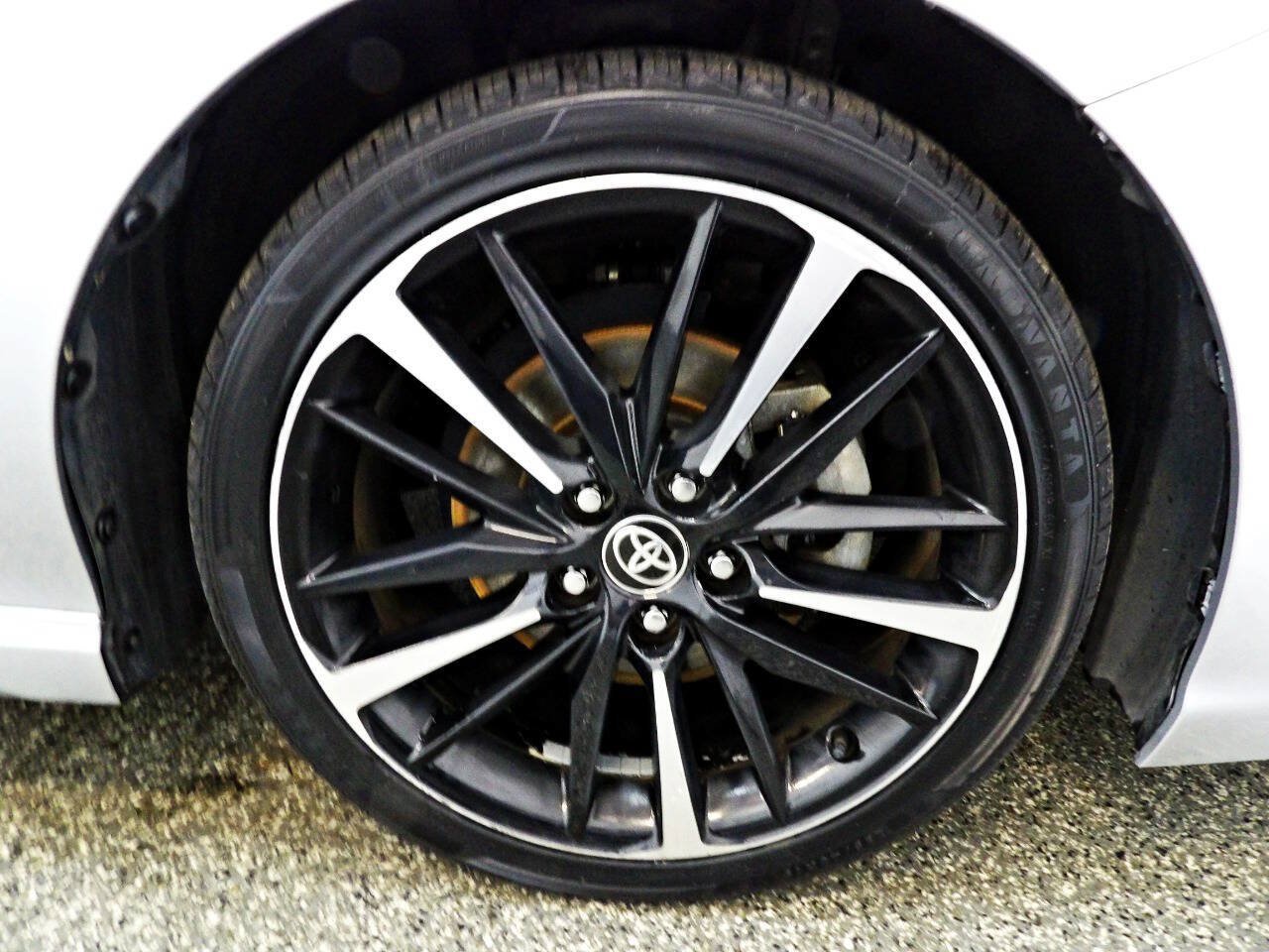 Used 2020 Toyota Camry XSE FWD image 21