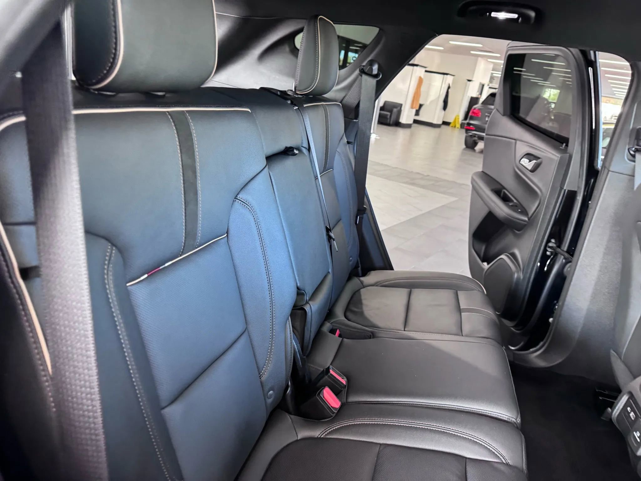 Used 2021 Chevrolet Blazer Premier w/ LPO, Black Accent Package AWD/4WD image 16