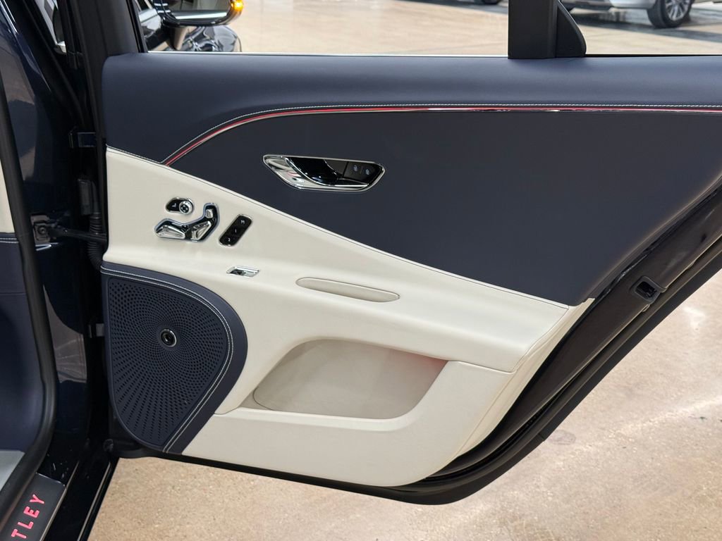 Used 2022 Bentley Flying Spur Plug-In Hybrid image 39