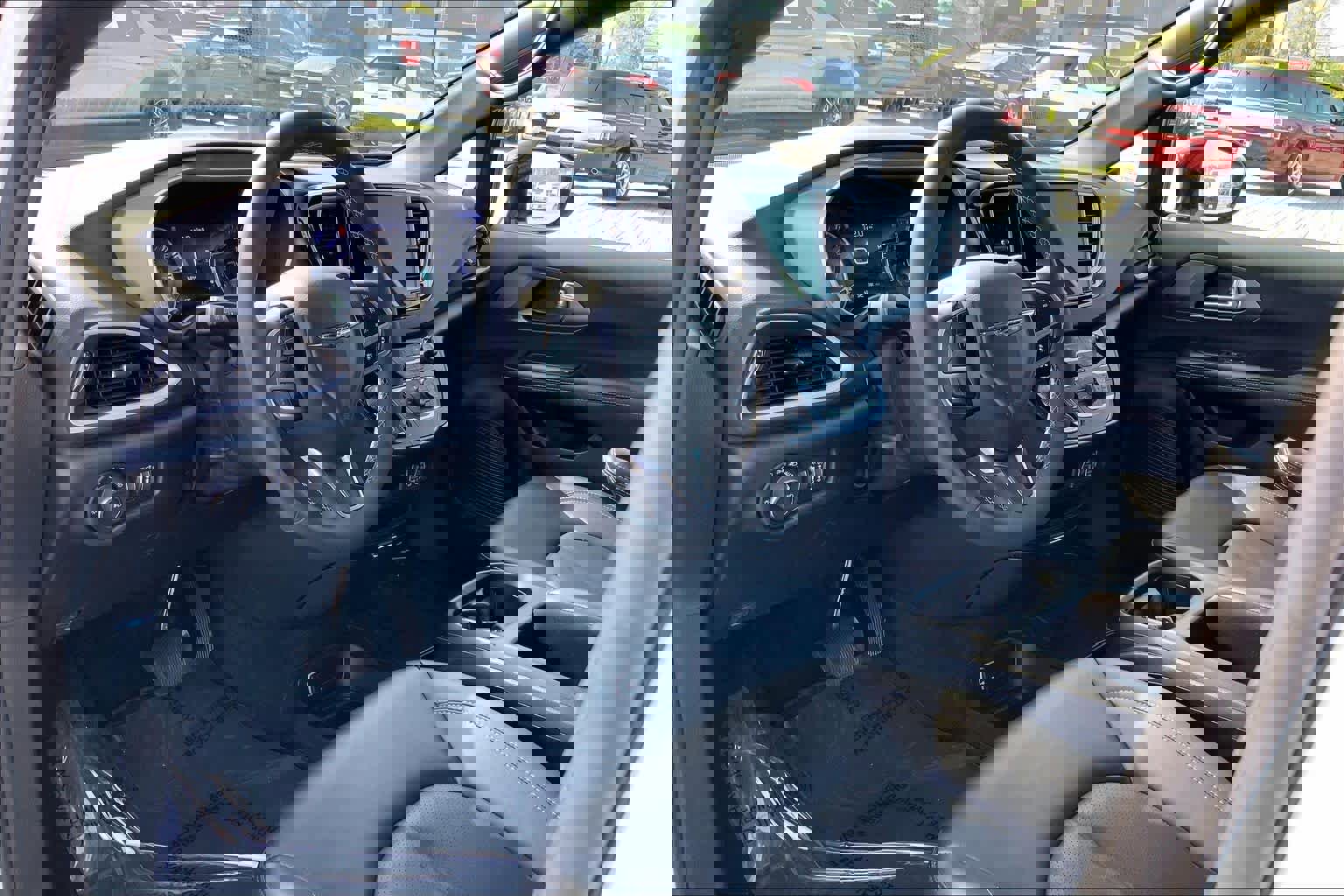 Used 2025 Chrysler Pacifica Select image 16