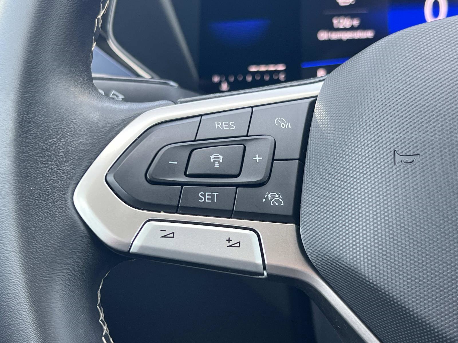 Certified 2023 Volkswagen Taos SE w/ Black Wheel Package image 9