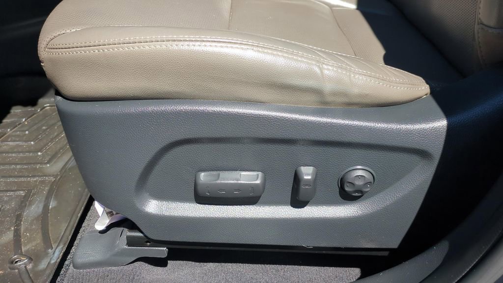 Used 2017 Hyundai Santa Fe AWD image 18