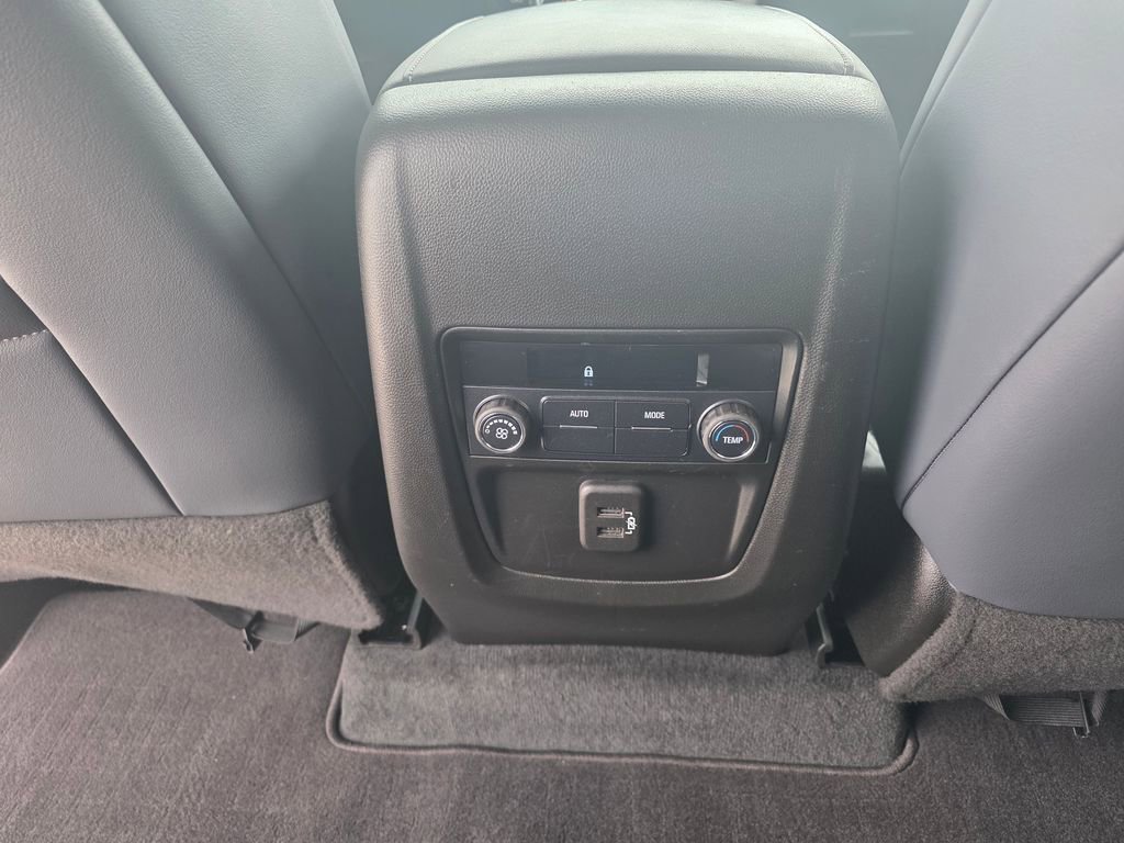 Used 2021 Buick Enclave Essence image 28