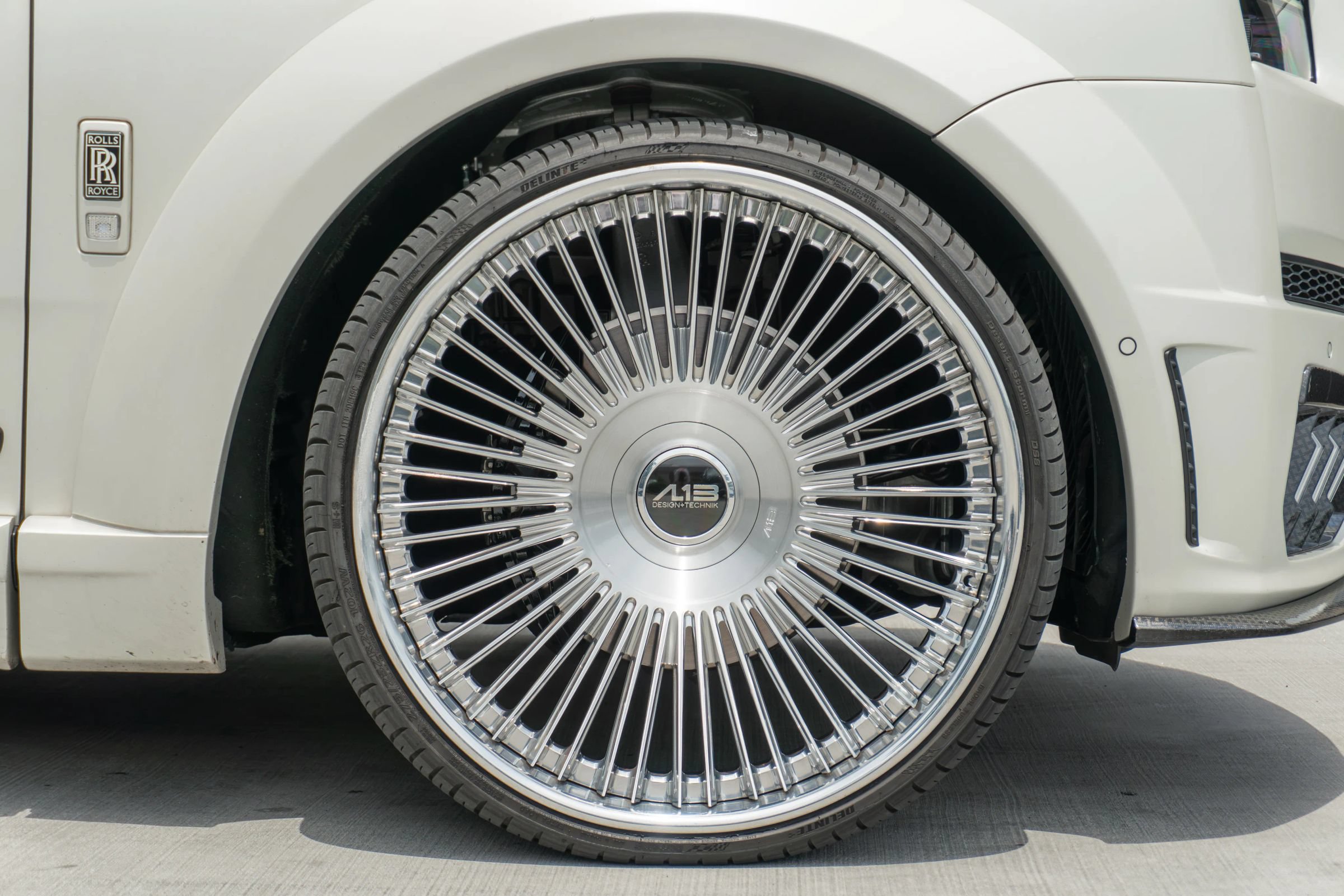 Used 2025 Rolls-Royce Cullinan AWD/4WD image 43