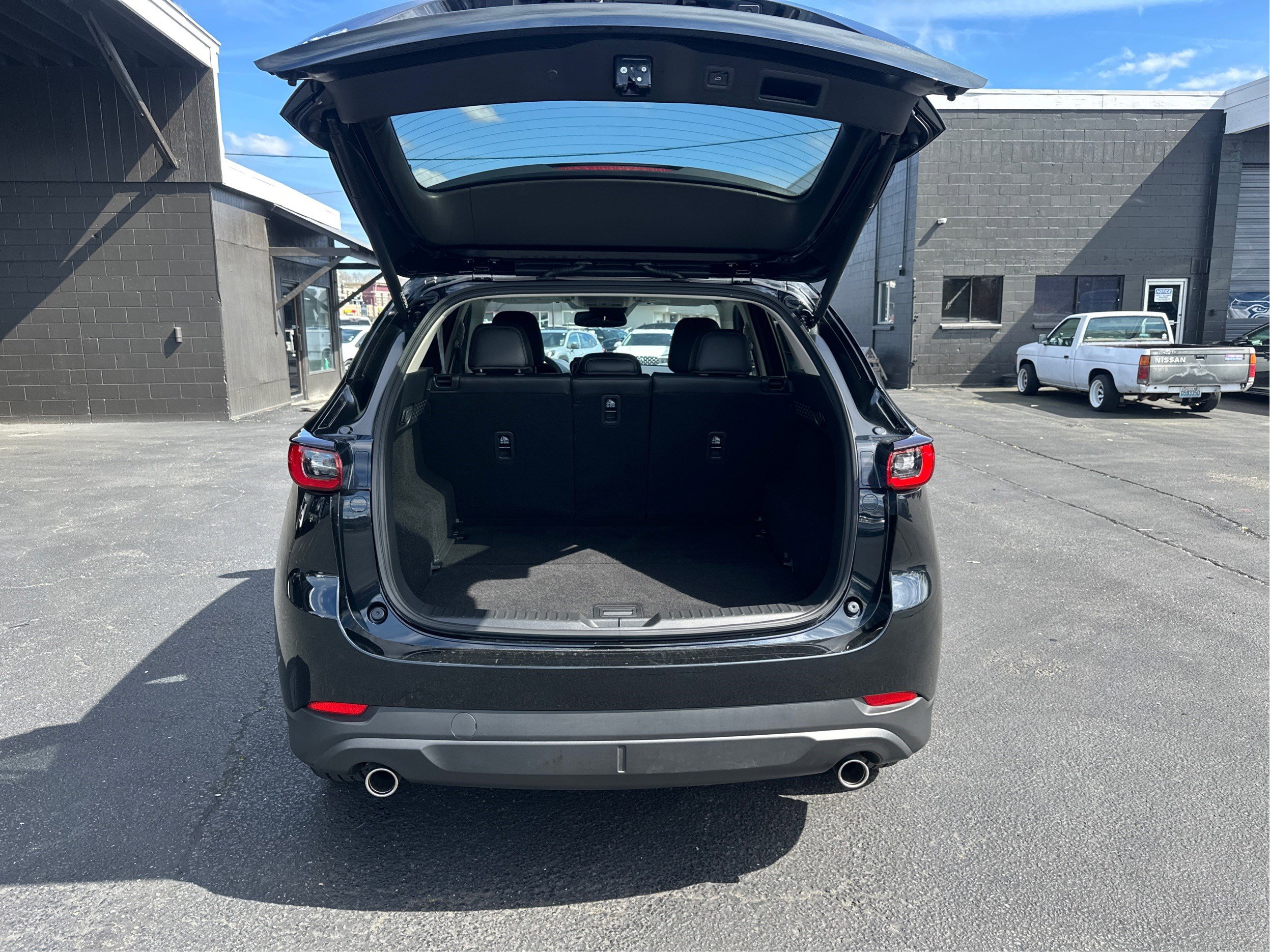 Used 2025 MAZDA CX-5 Carbon Edition image 11