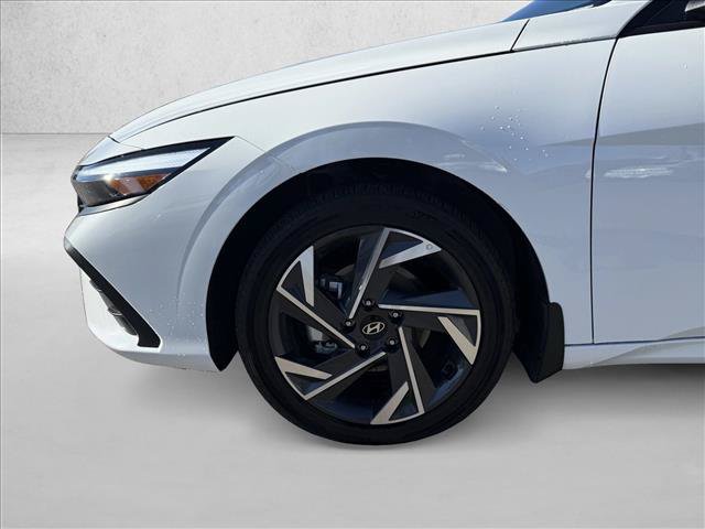 Certified 2025 Hyundai Elantra SEL FWD image 20