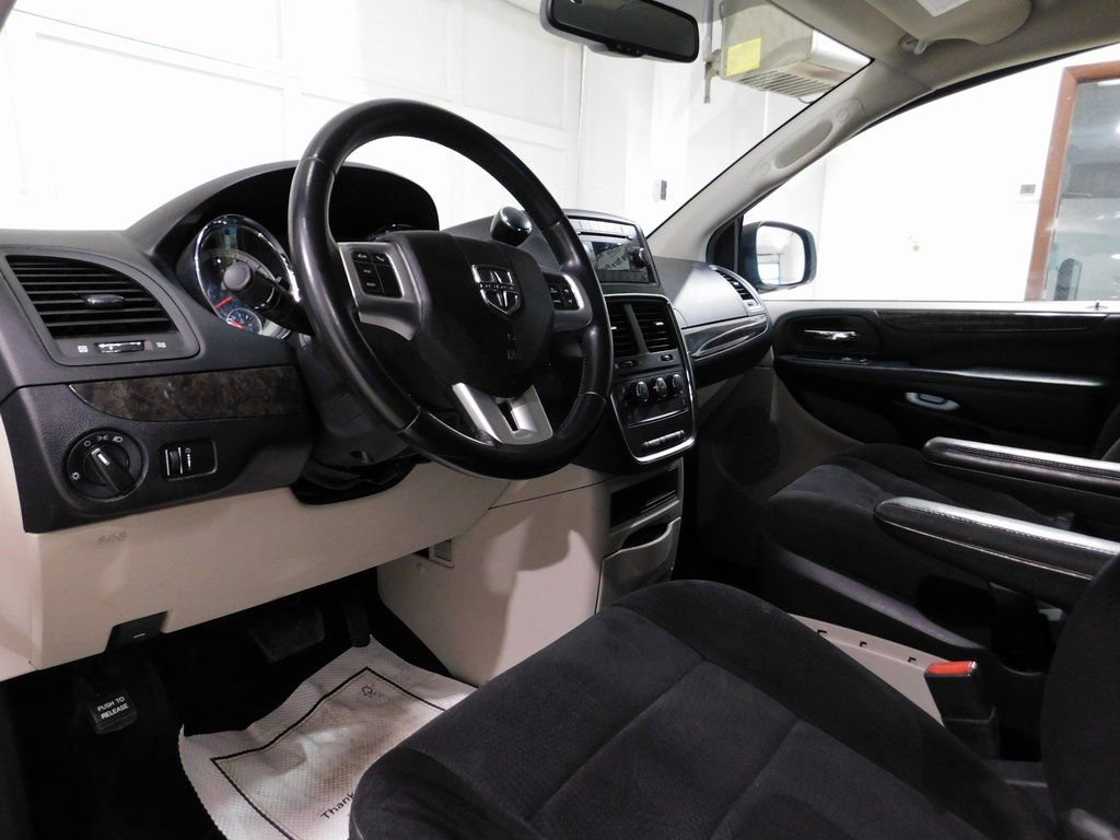 Used 2011 Dodge Grand Caravan SXT image 30