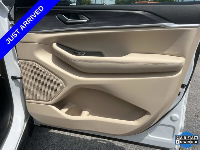 Certified 2025 Jeep Grand Cherokee Limited w/ Trailer Tow Package AWD/4WD image 23