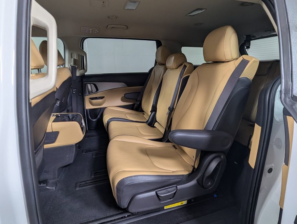Used 2024 Kia Carnival LX image 22