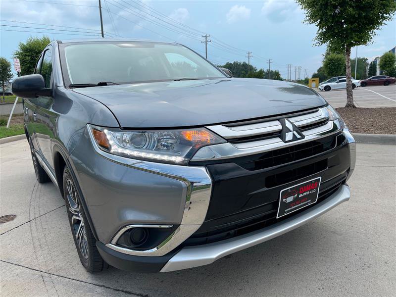 Used 2017 Mitsubishi Outlander ES AWD/4WD image 49