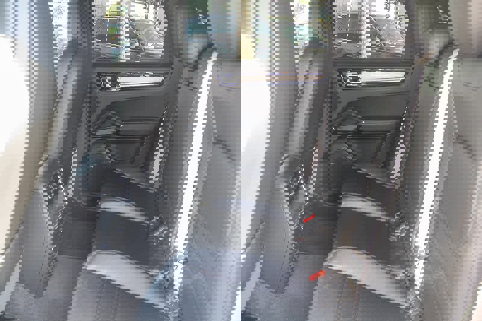 Used 2023 Porsche Cayenne Platinum Edition image 17