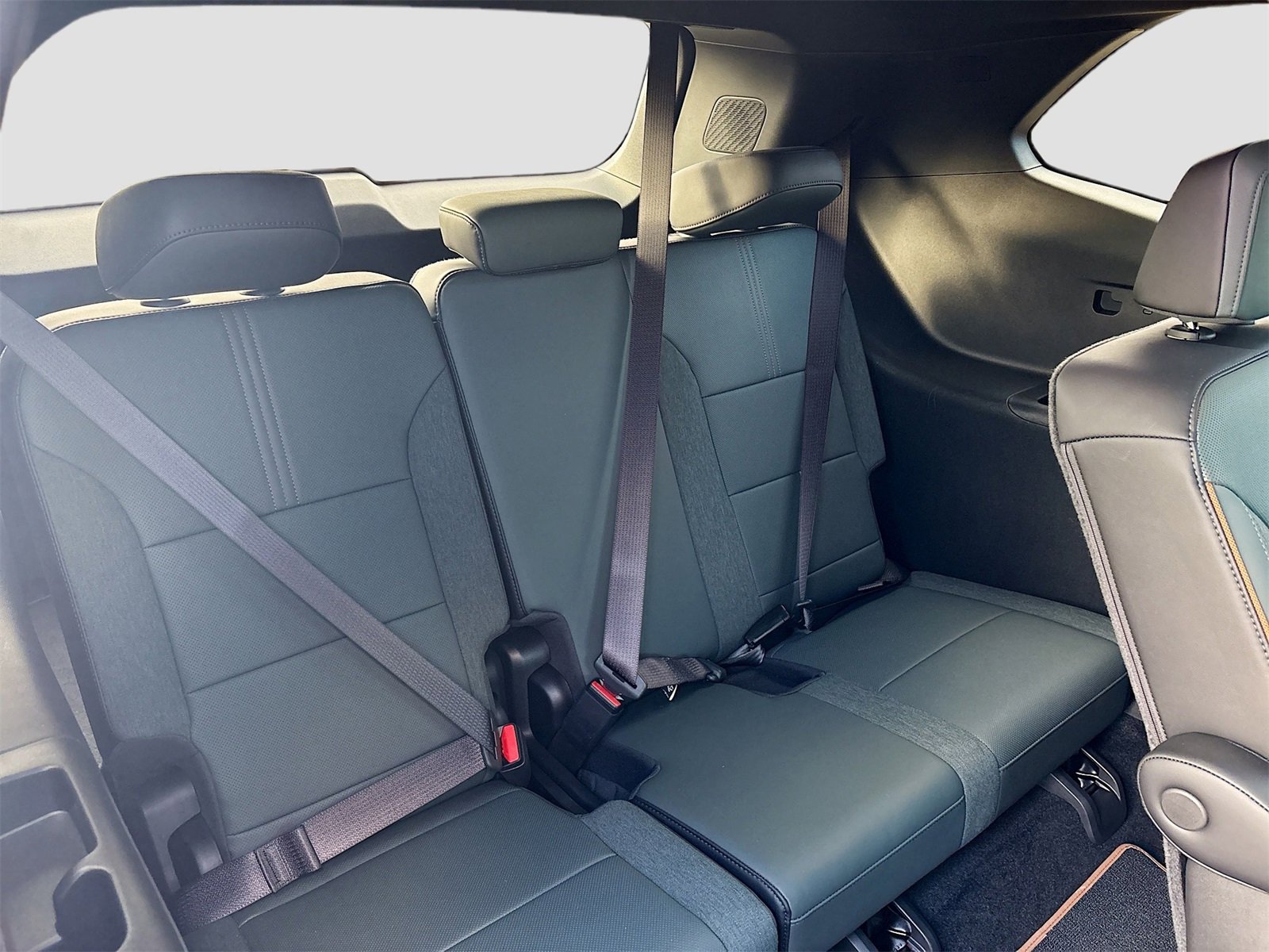 Used 2025 GMC Acadia AT4 image 28