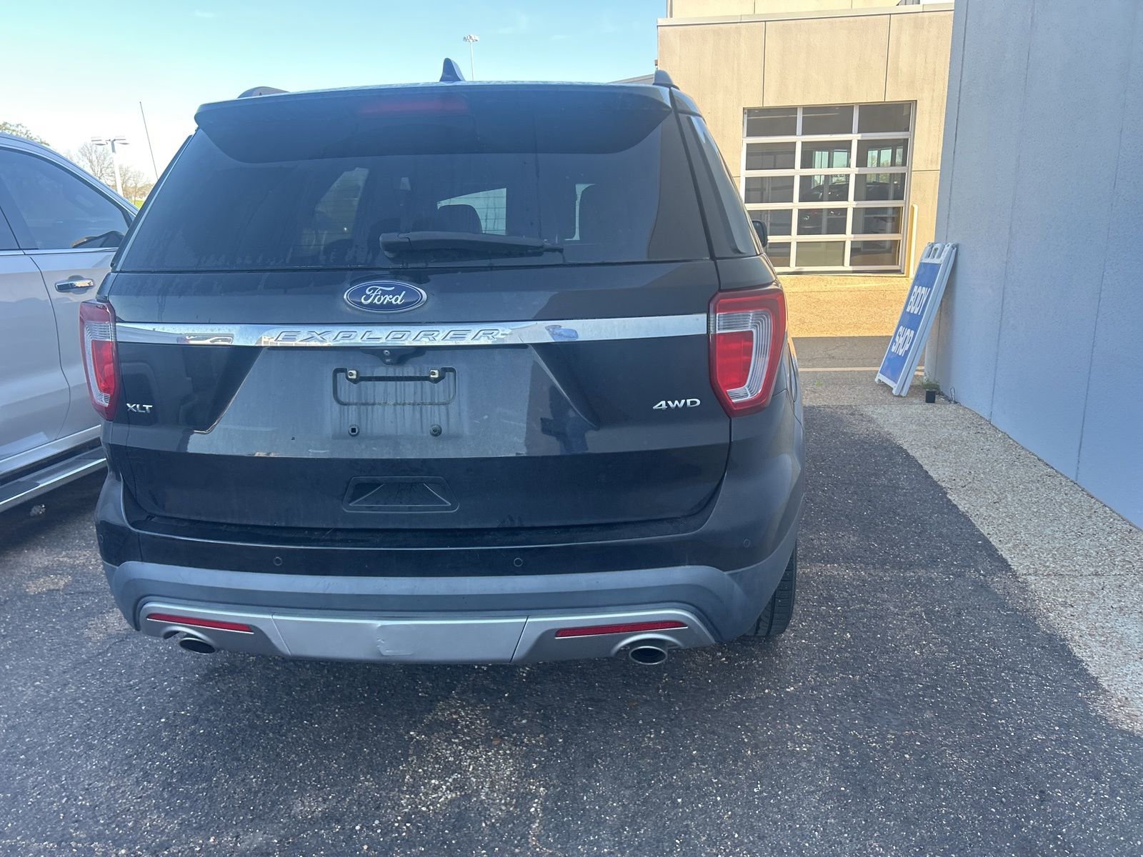 Used 2017 Ford Explorer XLT w/ Equipment Group 202A image 10