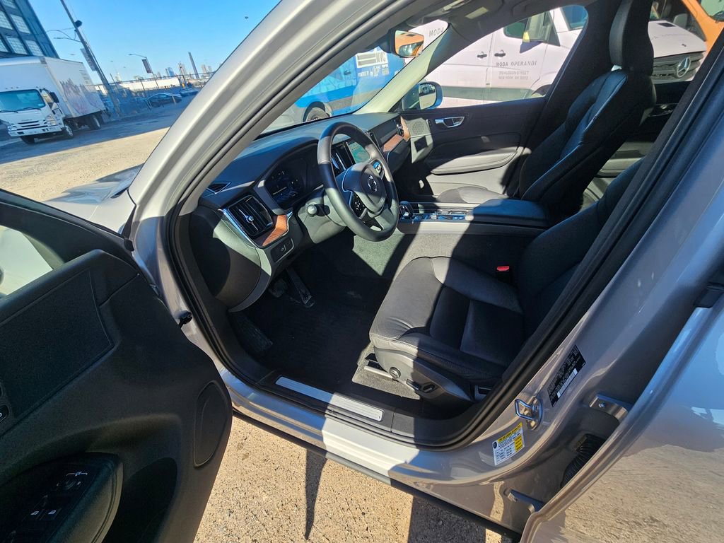 Certified 2023 Volvo XC60 B5 Plus image 18