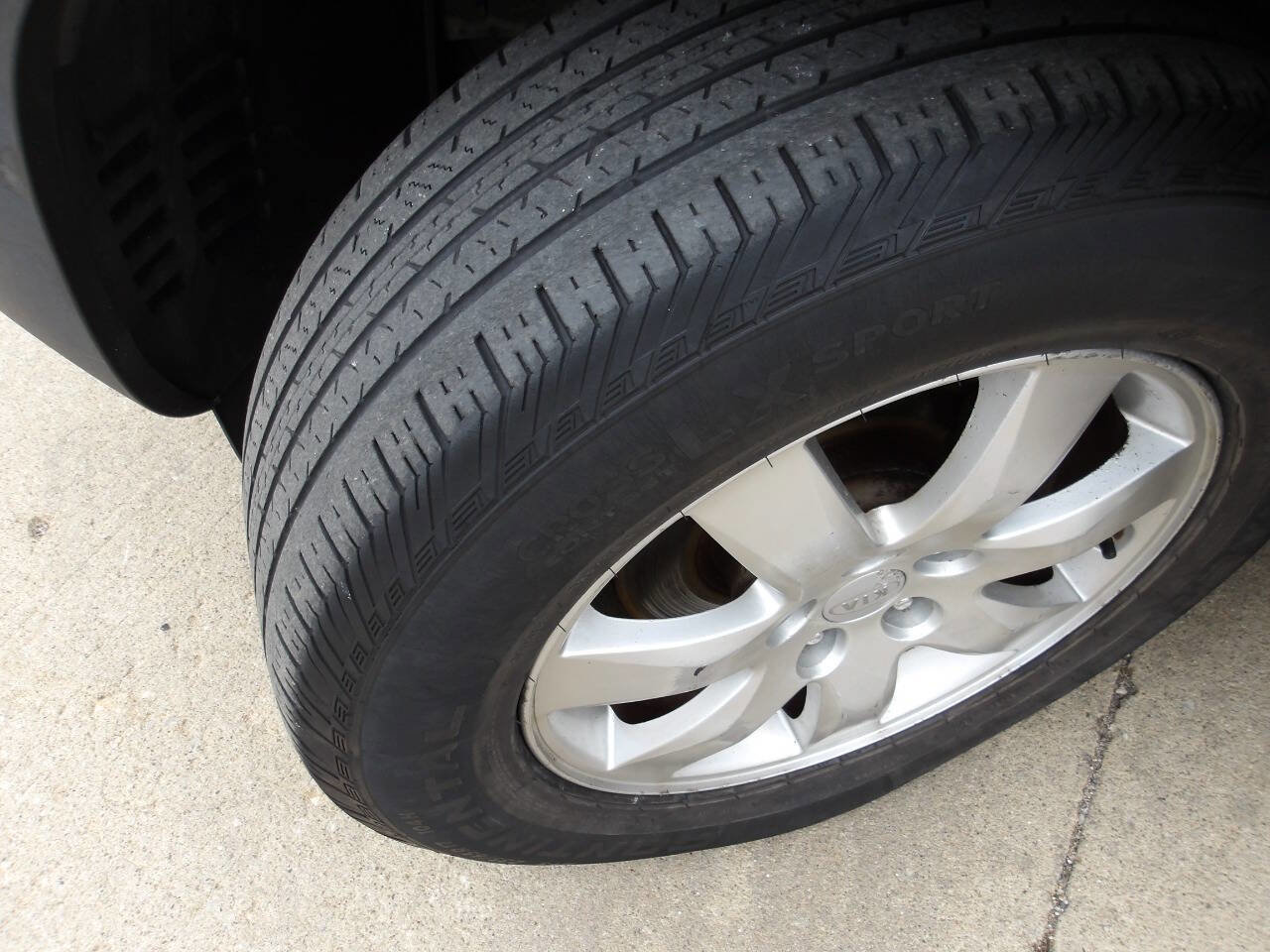 Used 2011 Kia Sorento LX FWD image 38