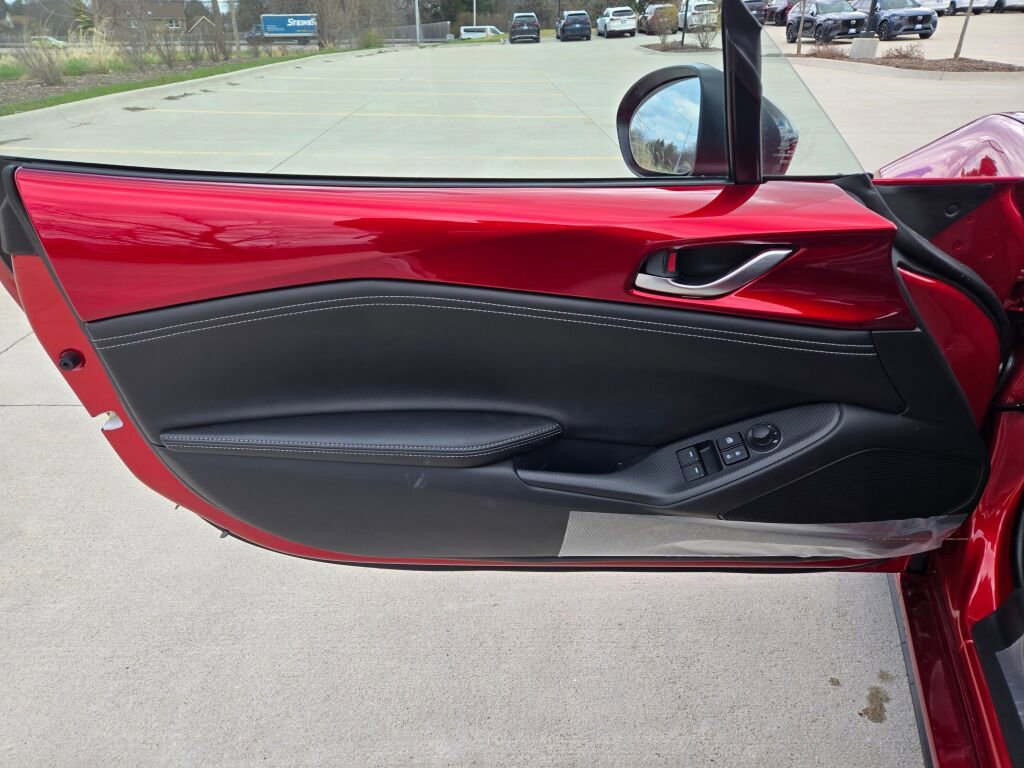 New 2026 MAZDA MX-5 Miata Club w/ Weather Package RWD image 14